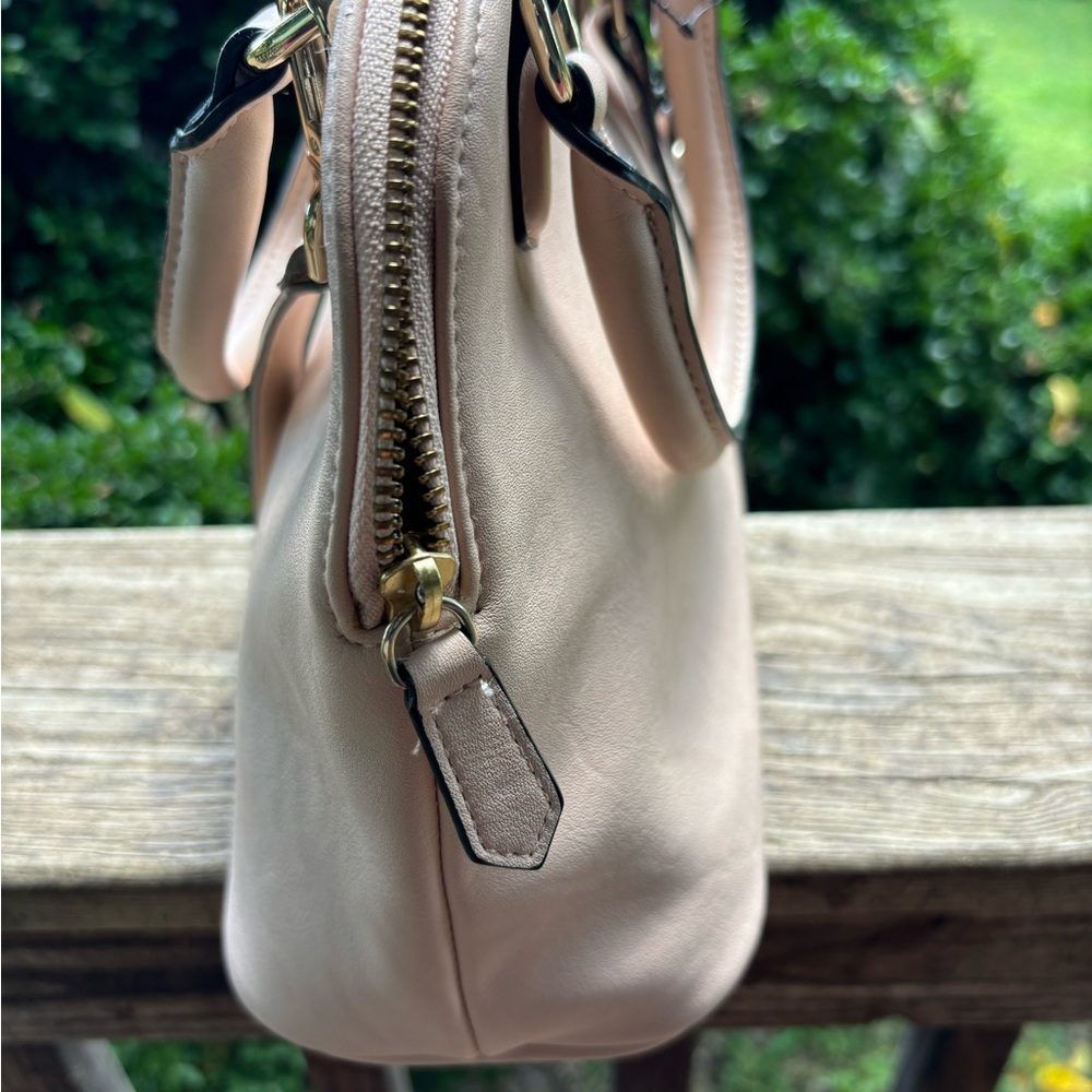 The Limited Elegant Light Pink Leather Handbag/Shoulder Bag/Crossbody NWT - Picture 7 of 10